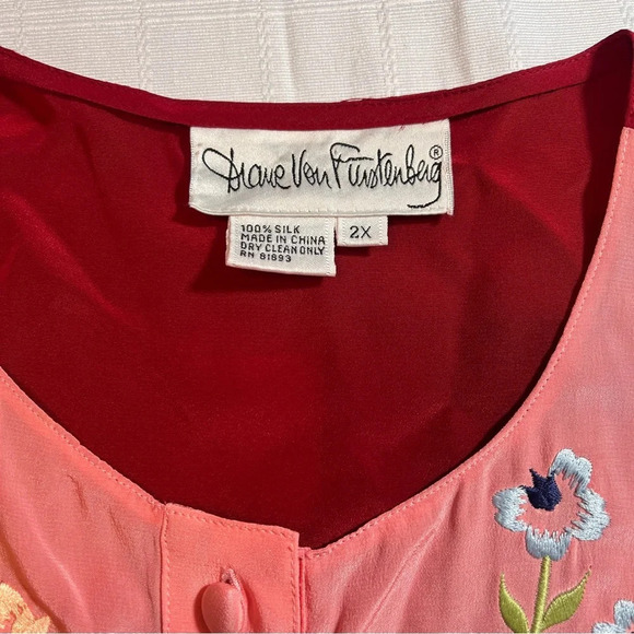 Vintage Diane Von Furstenberg 100% Silk Blouse w/ Floral Embroidery Women's 2X - Picture 2 of 11